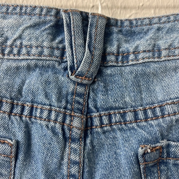 American Rag Blue Jeans- Juniors | Style: Distressed Cropped2 | Size:11 *Vintage - Picture 6 of 12